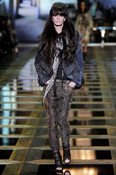 Look 29